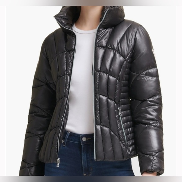 NWOT Women’s Black Puffer Jacket - Medium - Picture 2 of 11